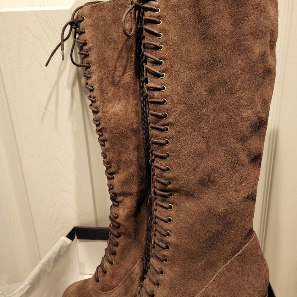 Knee high brown suede boots, lace up